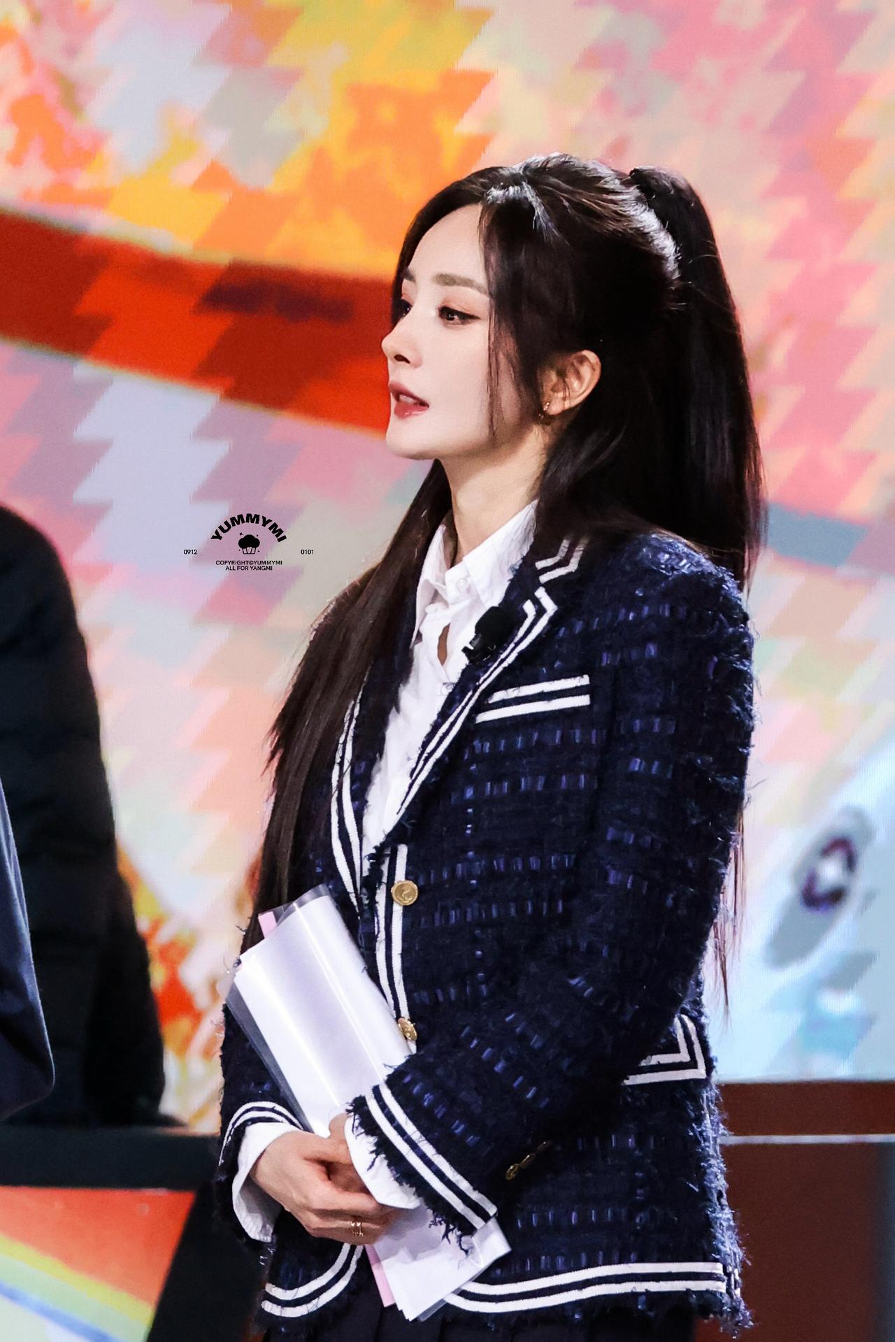 杨幂：荣耀王者代言人，“学姐”魅力太上头杨幂作为《王者荣耀》荣耀王者代言人，