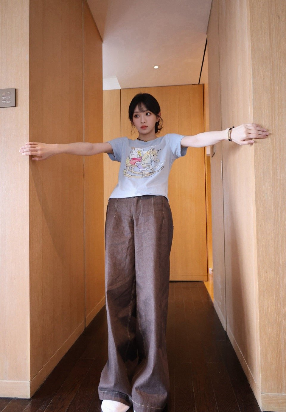 田曦薇周五九宫格田曦薇周五一次发了一周的随拍田曦薇一次发了一周的随拍