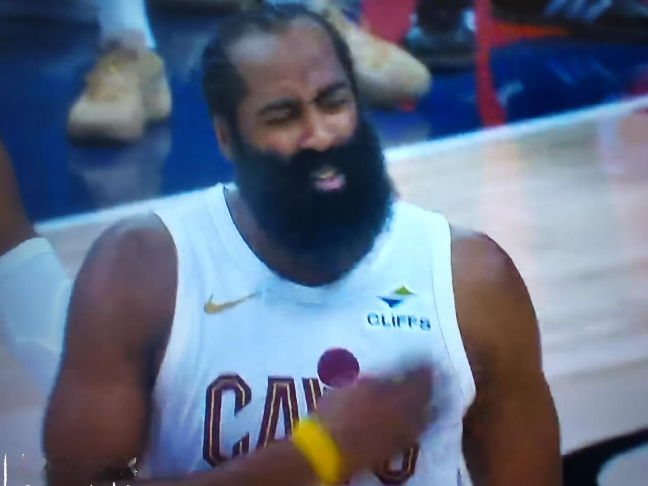 哈登再扮约老师“心魔”NBA常规赛，骑士客场119-117，