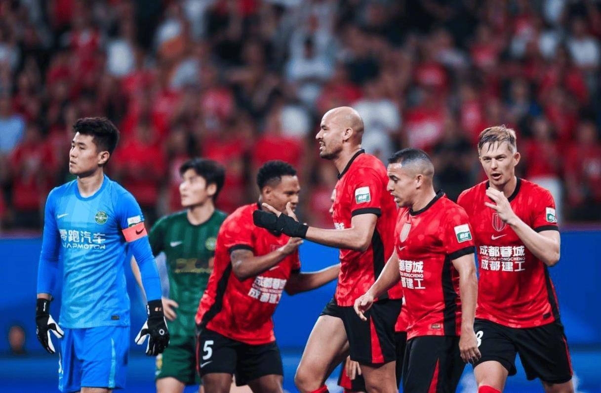 赢麻了，成都蓉城主场4-0大胜浙江，豪取联赛5连胜+8轮7胜1平不败，先赛积22