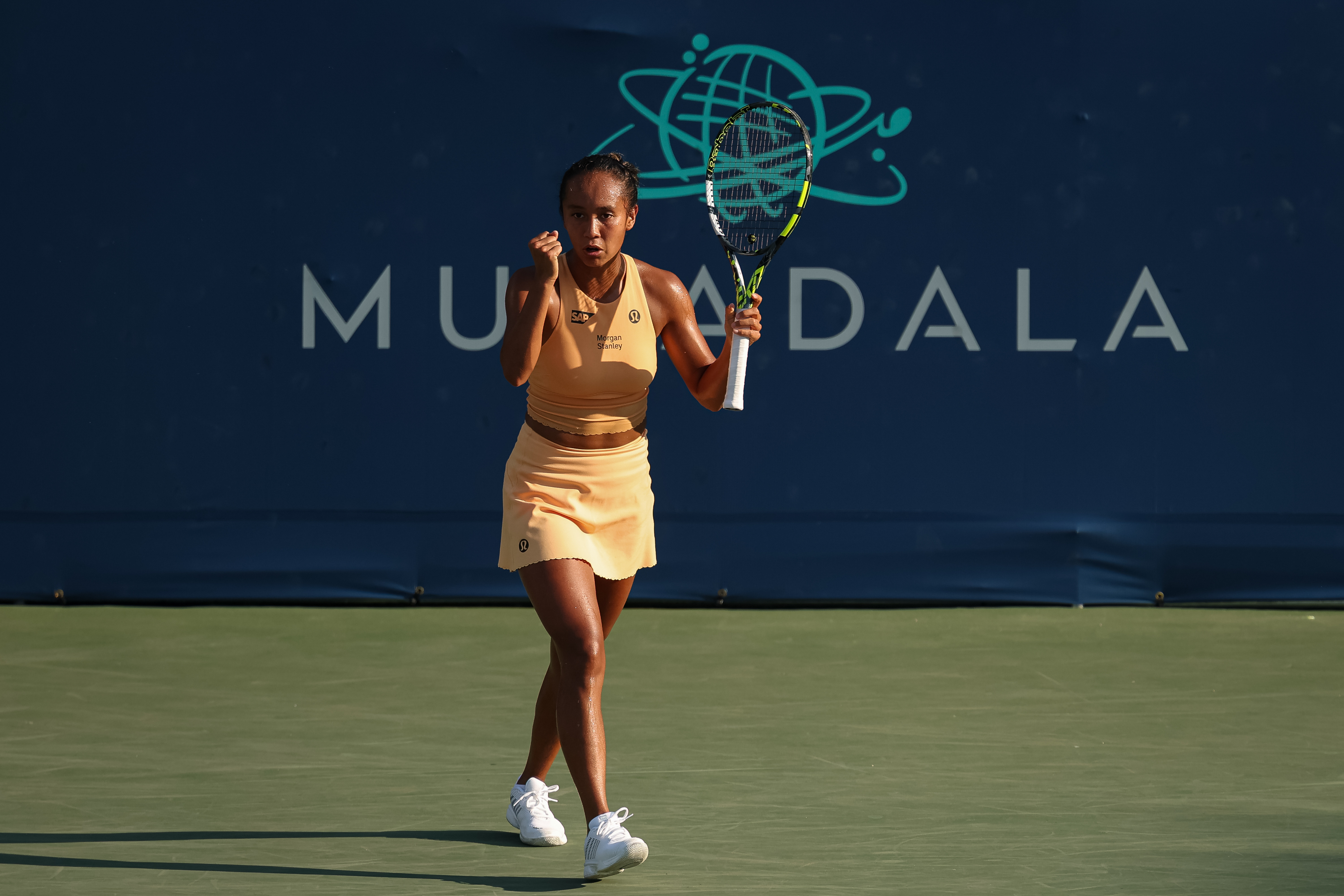 费尔南德斯晋级半决赛👊WTA500华盛顿站1/4决赛，费尔南德斯在第二盘克服3