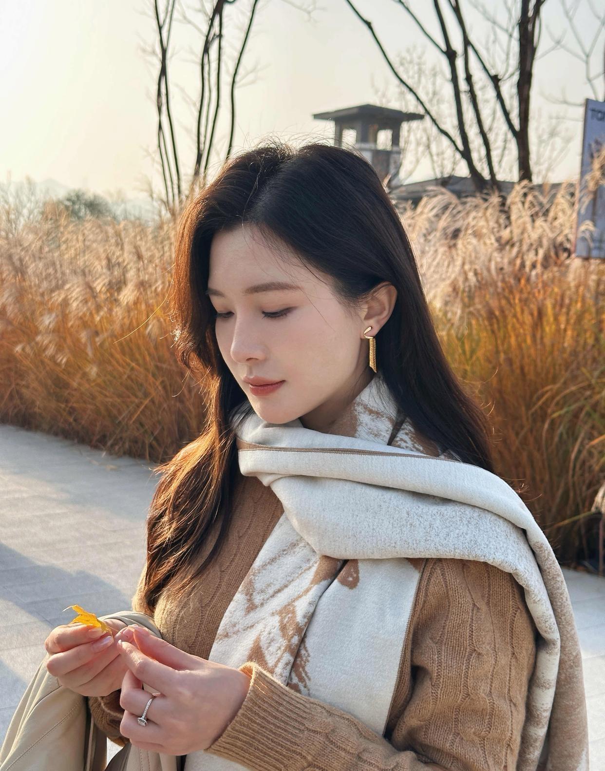 蒹葭苍苍，白露为霜，所谓伊人，在水一方！