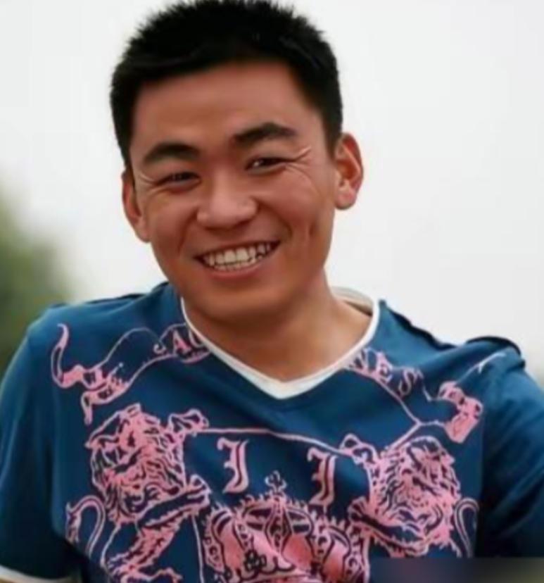 一次，郭德纲问王宝强：“你在少林寺练了6年武术，那你最多能打多少人啊？”王宝强傻