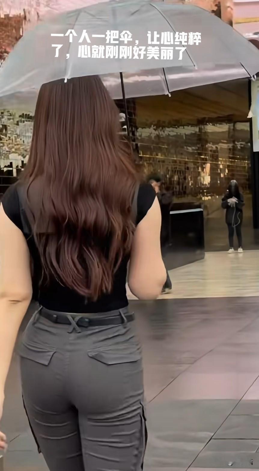 人生管什么人情世故，麻溜地赶紧去生活，知道不？这世界咱们就来一回。回头瞅瞅，咱原