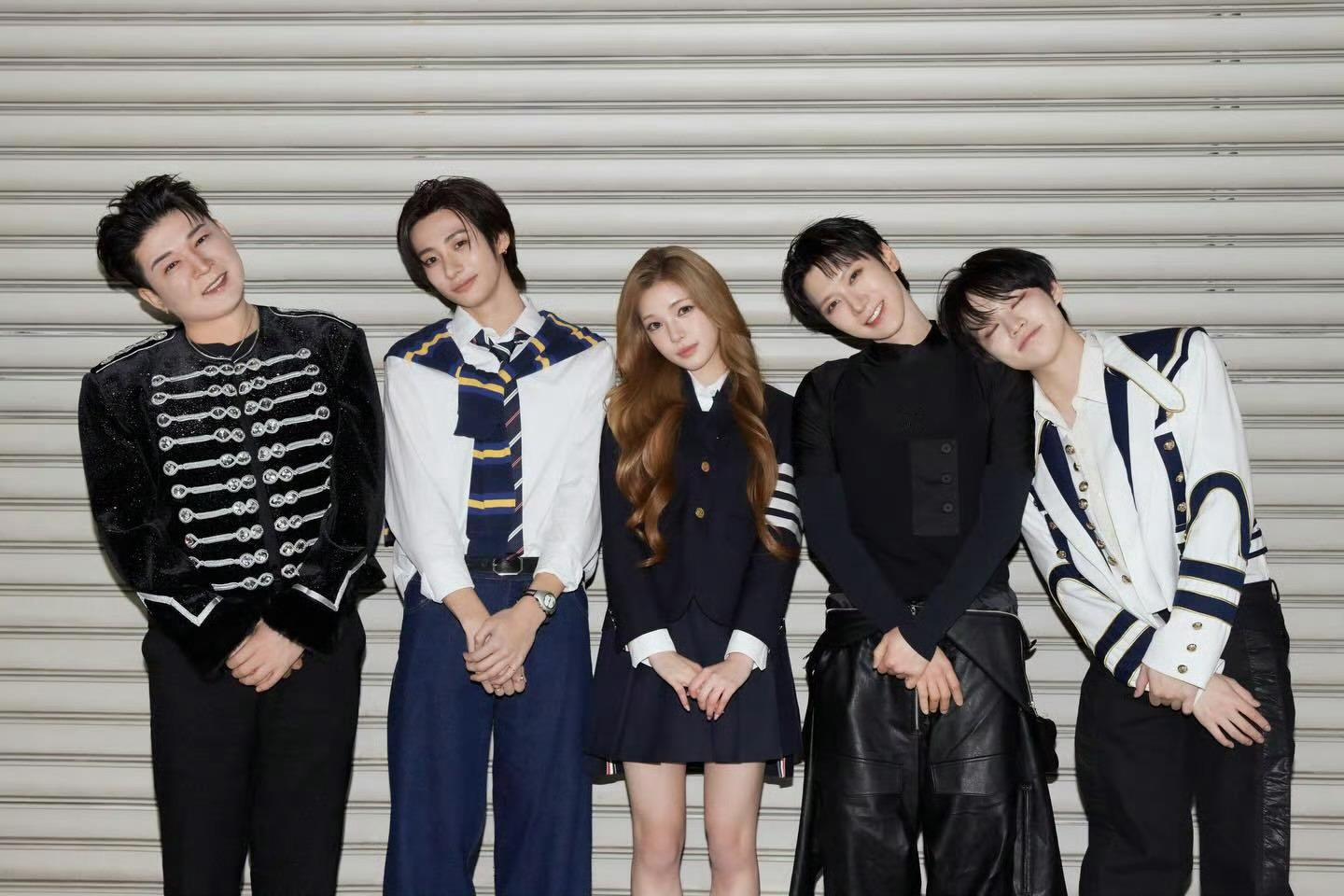 和前辈们的合照💞p1是“神童”“游泳神童”“钢琴神童”“舞蹈神童”“