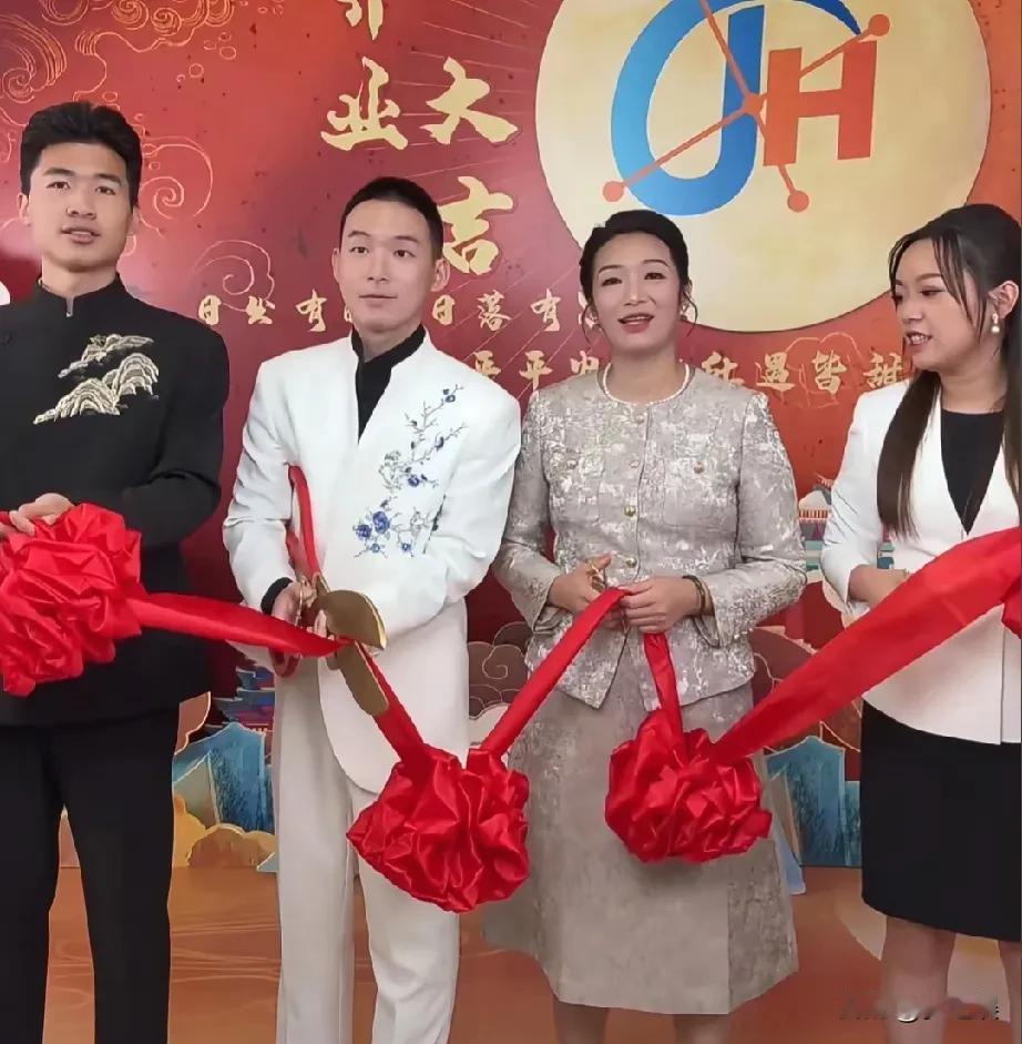 谢浩男，长膘了！看着谢浩男吃胖了，自从回来以后白了也胖了，原来当兵的时候那是真