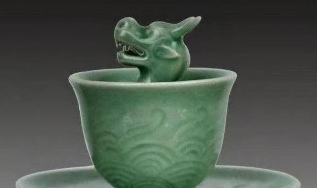 1971年，周总理突然得知，一外宾顺手牵羊将我们的国宝装进自己的包里，碍于情面，