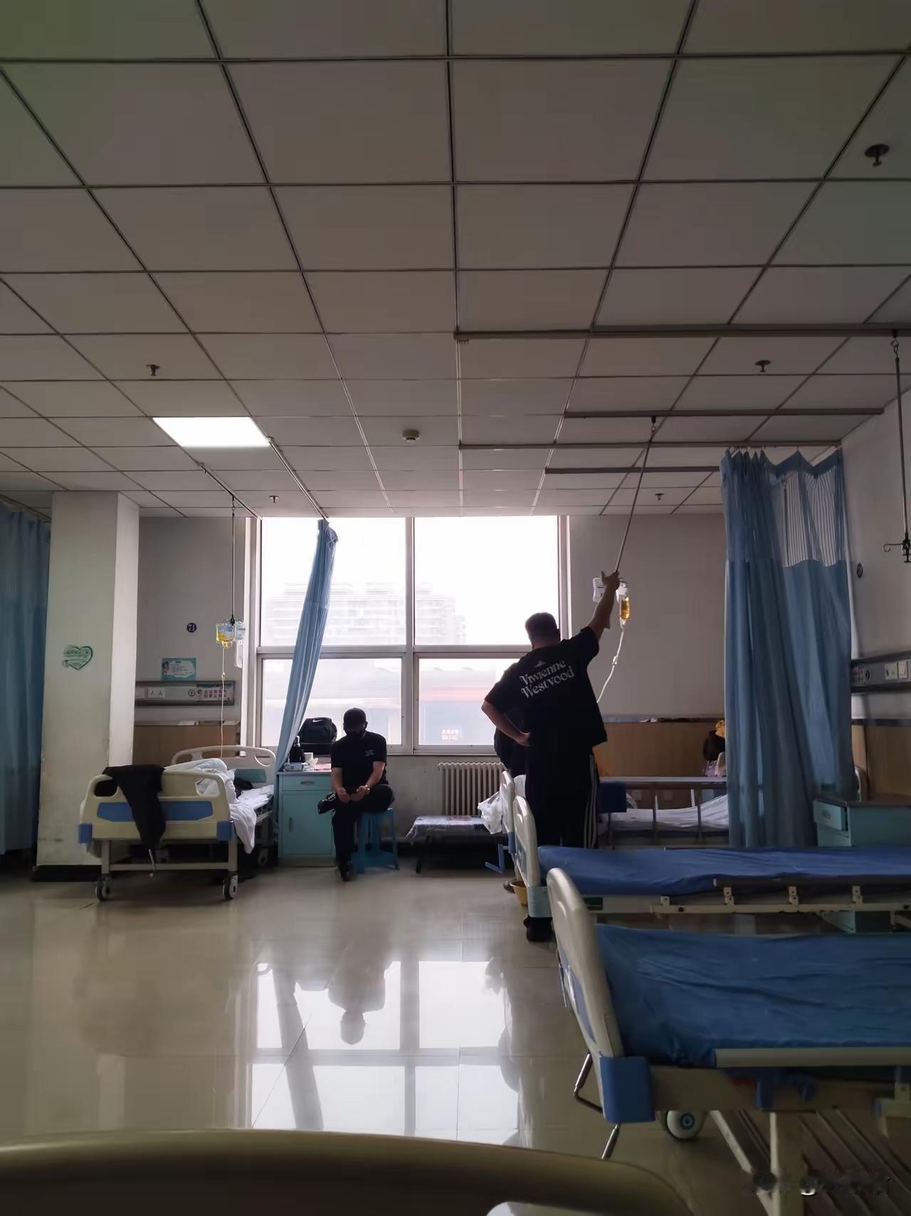 昨天老公的苹果手机不小心遗失了，我赶紧用自己的手机拨过去。第一次响了十秒就断了，