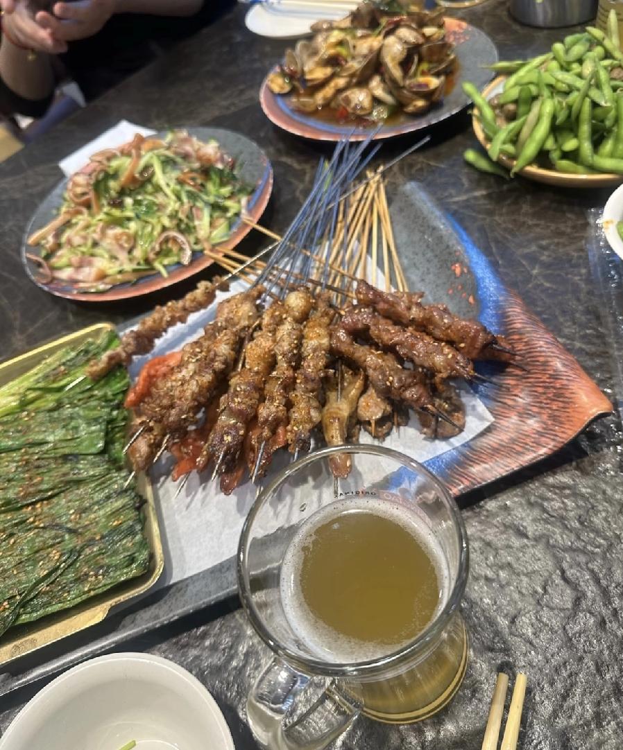 我昨天晚上跟一个教历史的中学老师吃饭，闲聊过程中他说了一句话：“在中国历史上，所