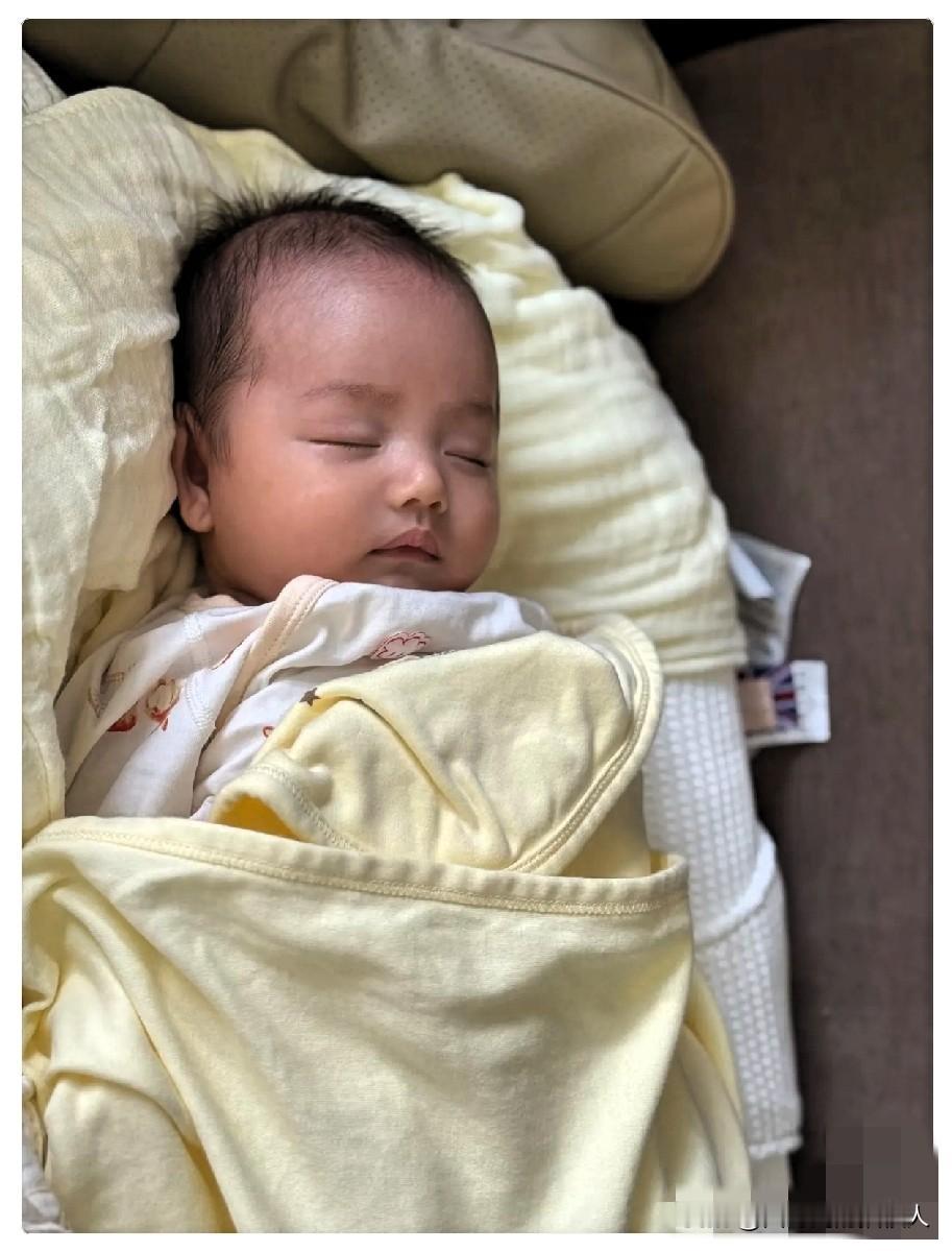 产检一直说是女儿，老公天天说两个小棉袄挺好，结果我生了个儿子，他跑到楼道连抽三根