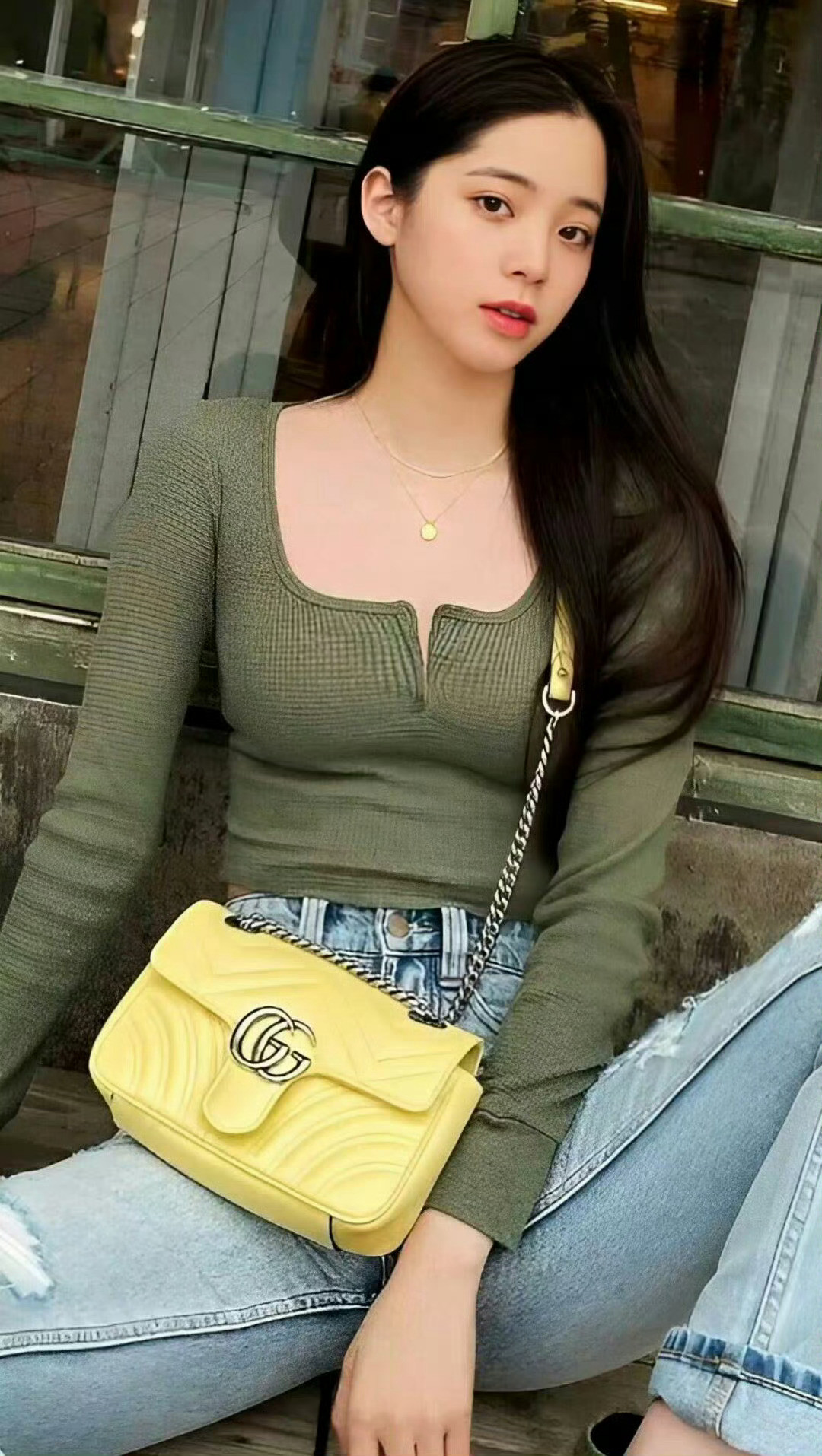 欧阳娜娜娜比拍照好像很喜欢把腿分开啊，这是习惯了么​​​