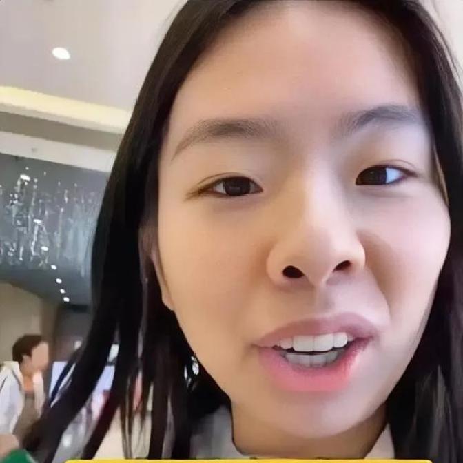 就在刚刚。美国一名美籍华裔女孩突然在网上发帖抱怨了。她说在中国美国信