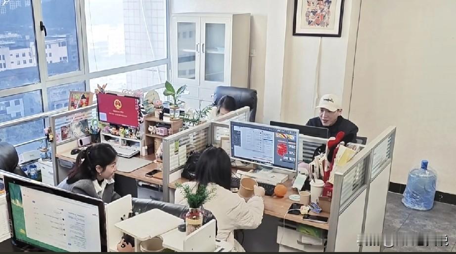 实施部一名员工因为要求涨工资被拒后提出离职，考虑到当前人手比较紧张，部门告知员工