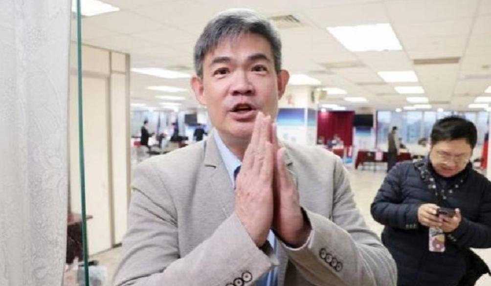 [点赞]岛内又冒出个大新闻：国民党元老连战的二儿子连胜武直接杀到党部，登记要角