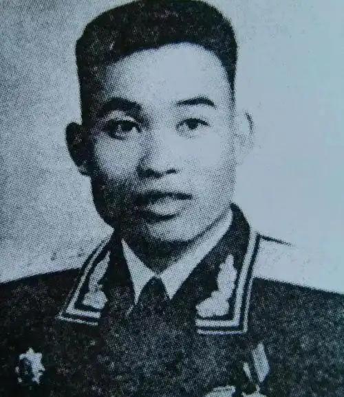 二十四岁九次特等功，毛主席亲叫周总理：英雄怎么不上榜。才二十四岁的年纪，就立了九