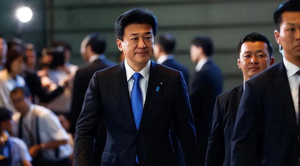 日本最终还是选择了妥协！在11月11日，据多家媒体报道，日本内阁官房长官在记者会