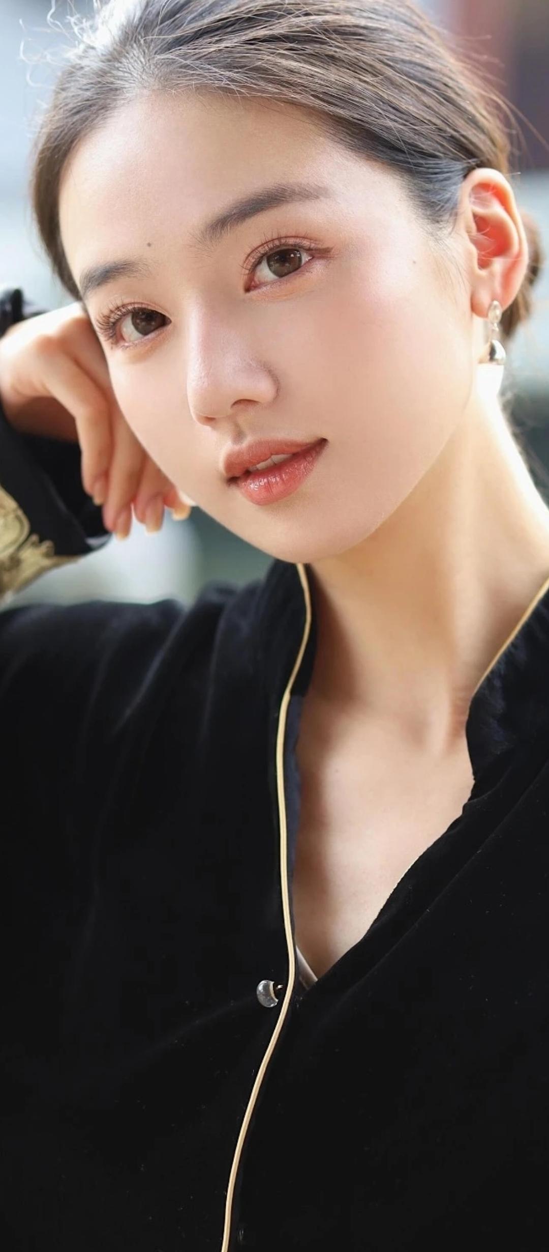 玉颜如花，倾国倾城。