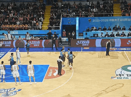 宁波男篮当场裁掉外援大部分CBA球队和外援之间一直保持着比较默契和微妙的关系毕竟