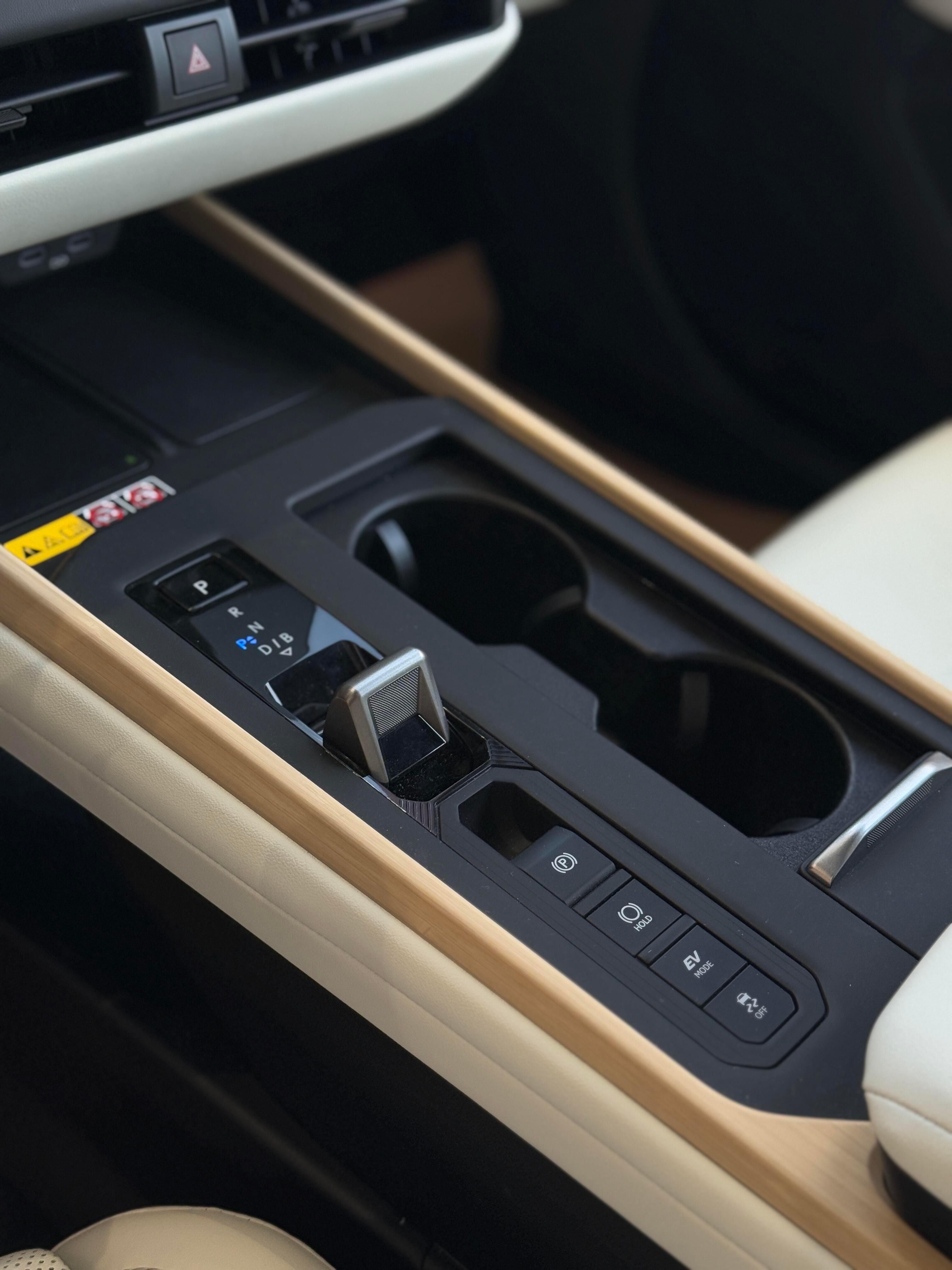 全新雷克萨斯ES内饰细节全新ES过完年就陆续开始预售了预计在4月份北京车展就要正