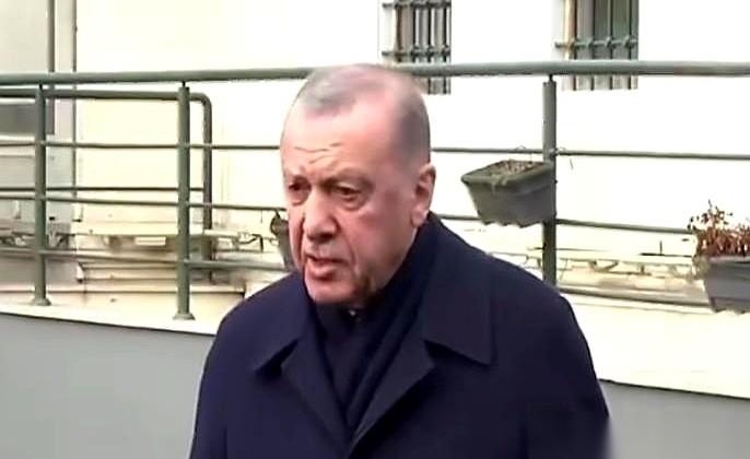 土耳其总统埃尔多安一开口，就把全球的电话线都给拧成了一股绳。“我正在跟普京谈，