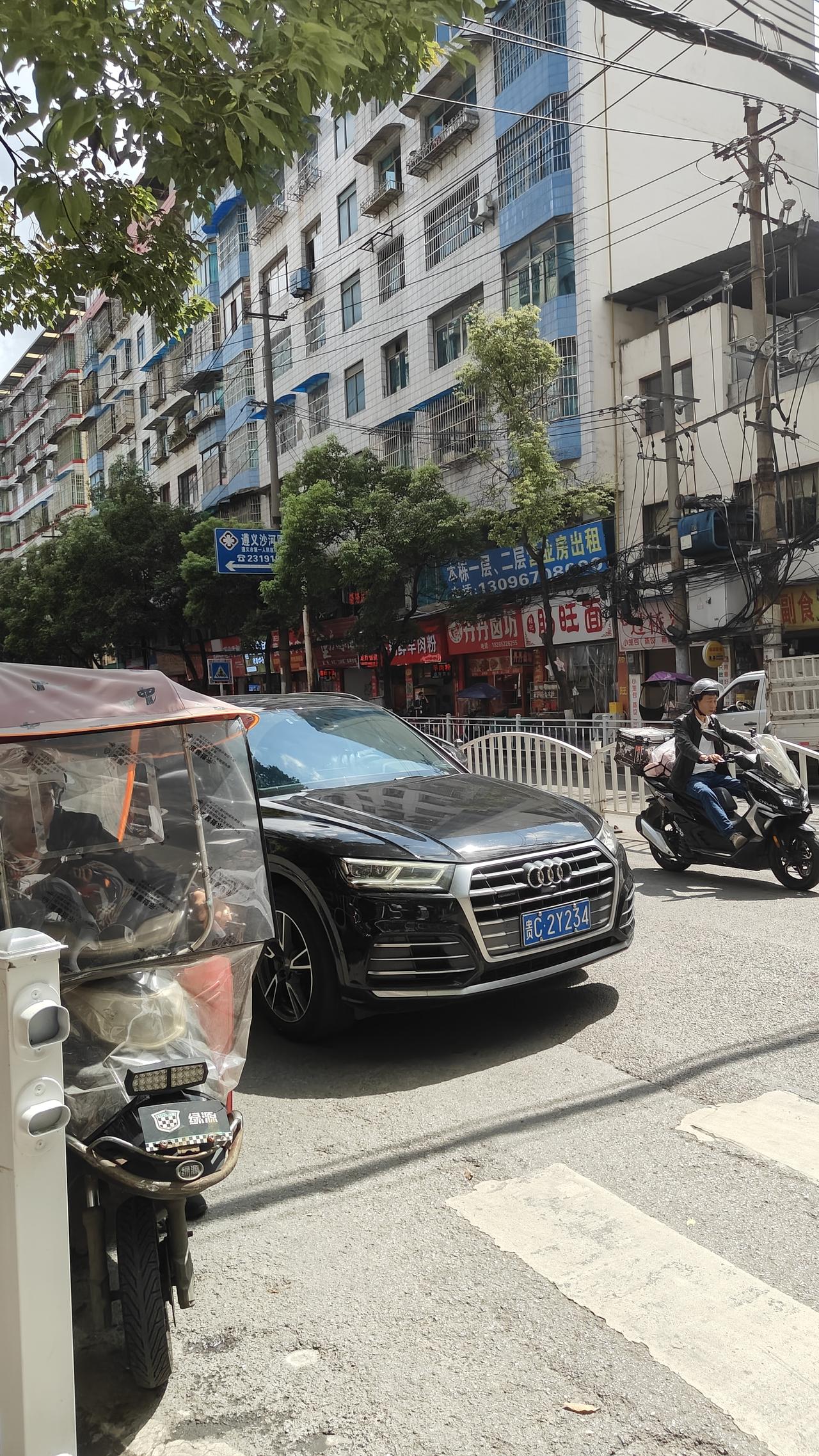 奥迪能抗住水泥罐车其他豪车估计没这个本事