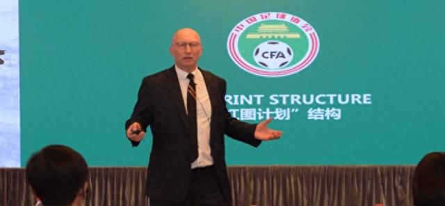 国足主帅的位置，现在就像个烫手山芋。拖了这么久还没定论，真不是因为选择太多挑花