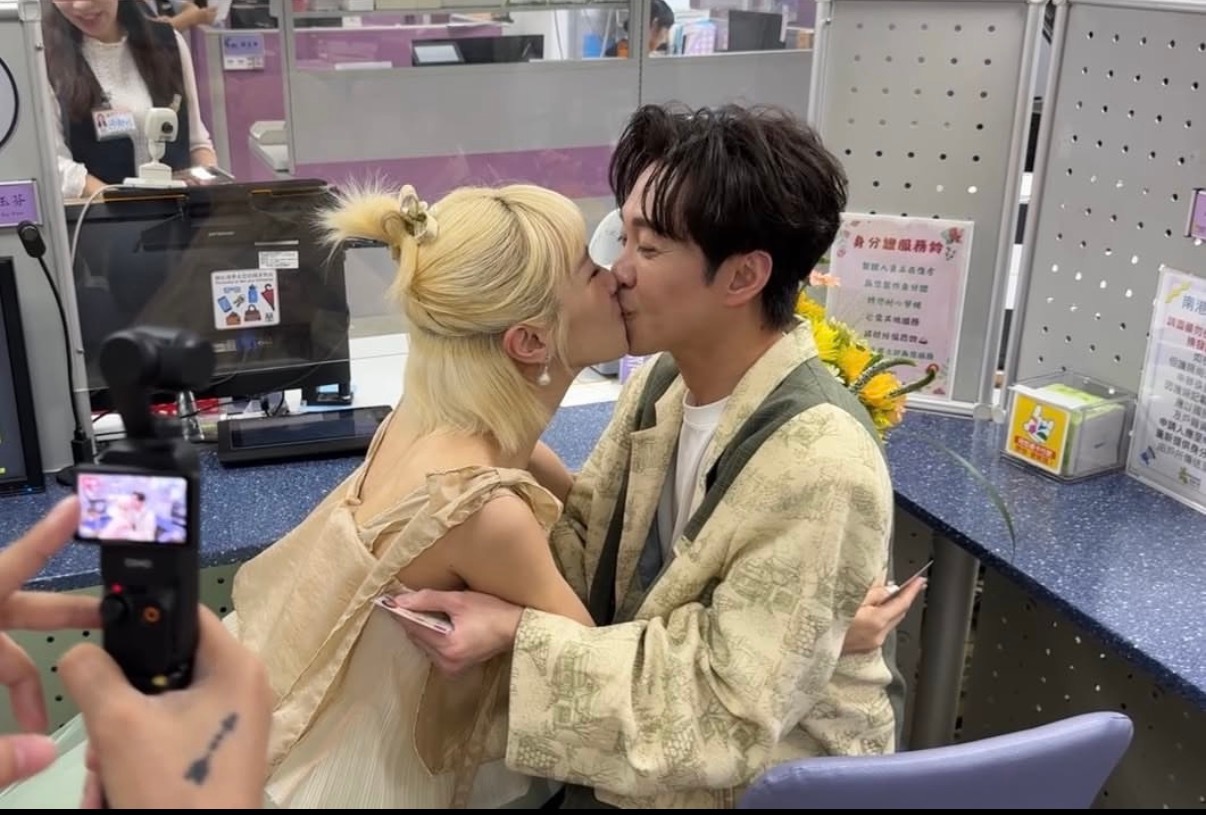 陈汉典Lulu兩人今天登记完深吻，甜蜜互叫「老公」、「老婆」🆘​​​