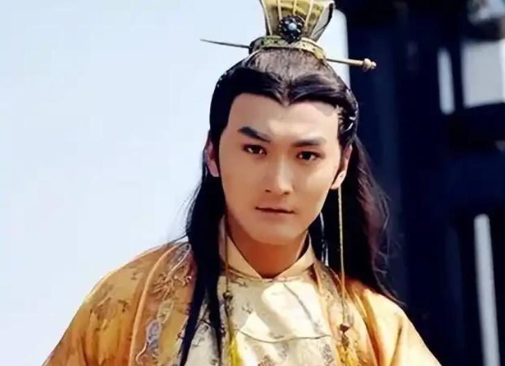 1620年，朱常洛刚登基，郑贵妃便献上10名绝色美人。朱常洛连幸数人，侍从跪地苦