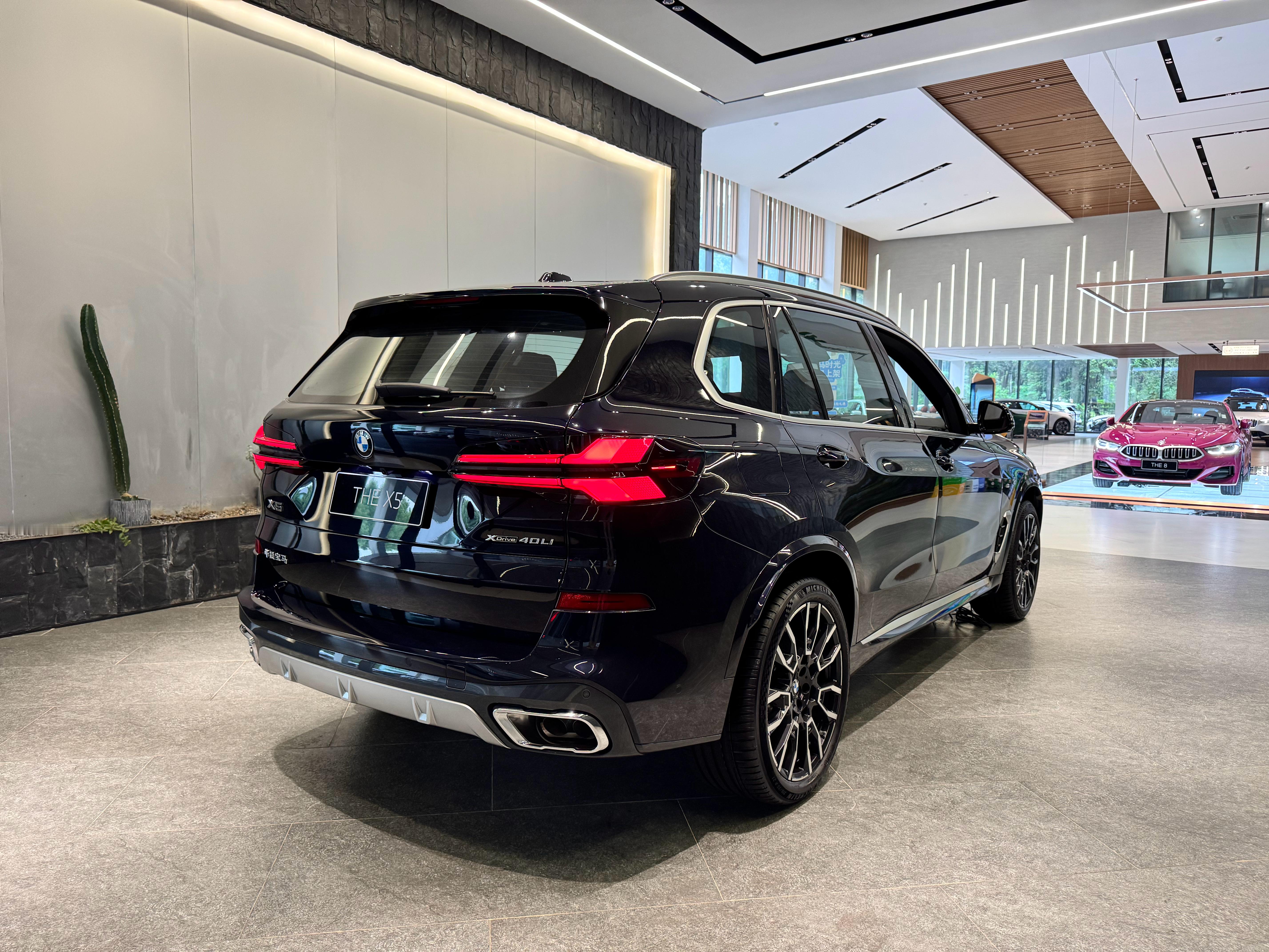 宝马X5xDrive40i！，3.0T六缸发动机，百公里加速成绩5.5秒！