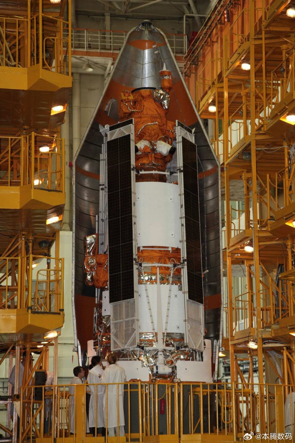 俄罗斯的卫星多为重型卫星，单颗卫星的功能远超美国的小型商业卫星。比如2021年发