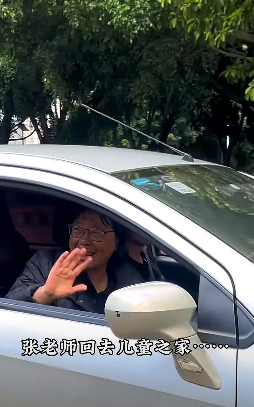 前天高考刚结束，华坪女高的张桂梅校长做了一件事，特别戳心窝子。她带着考完试的