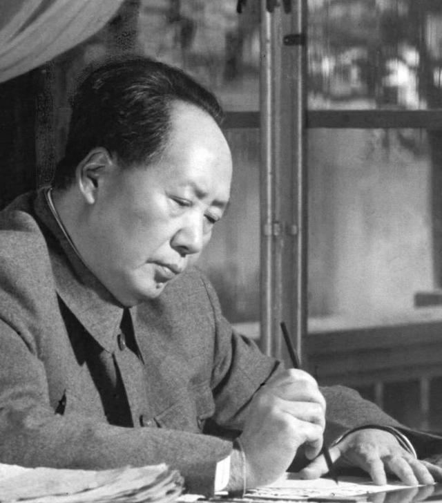 历史多么相似，三一年日本挑衅中国，中国军队虽然开始也有军事演习威慑，但是最后退让