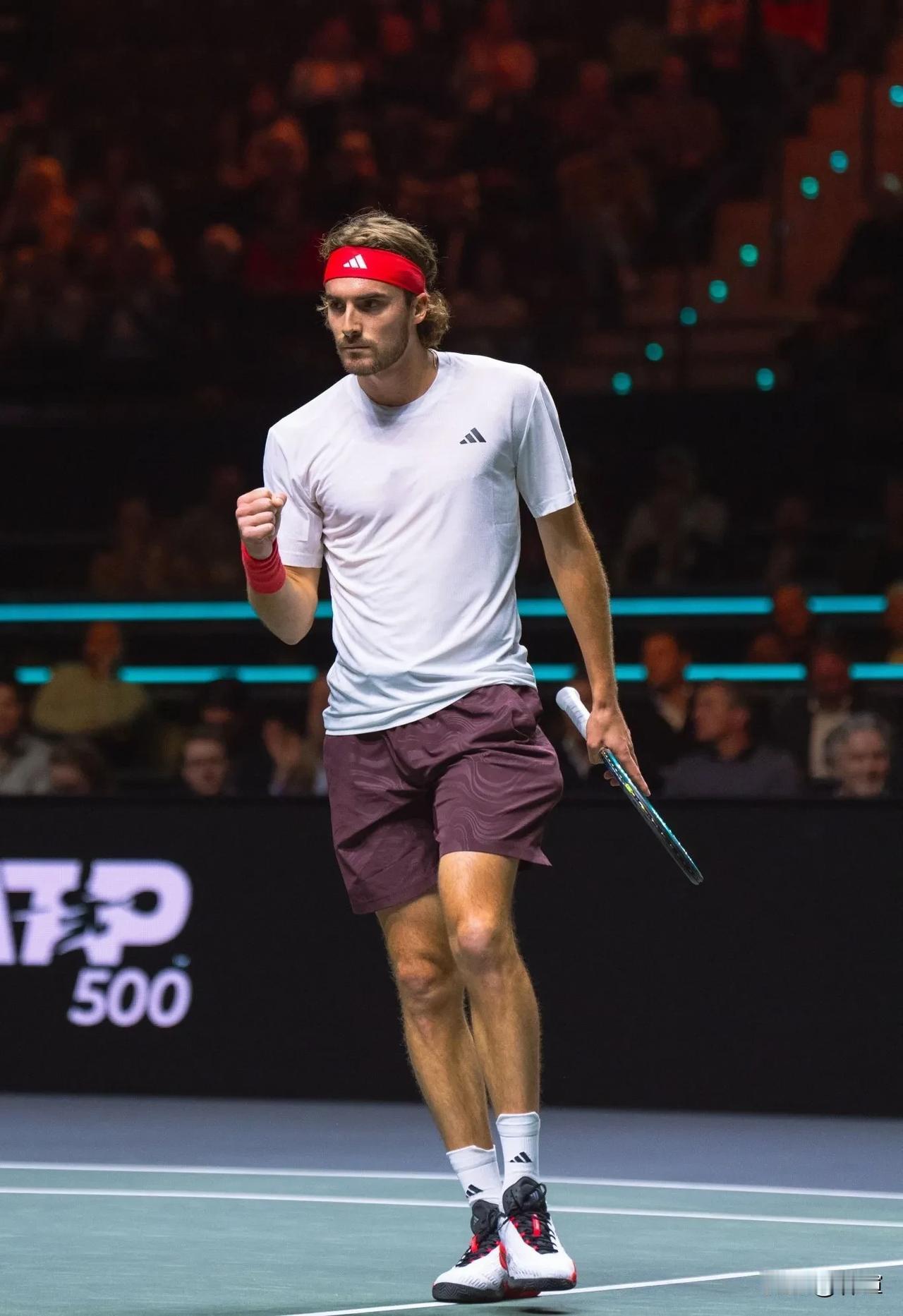 ATP迪拜500赛，4号种子西西帕斯2-0横扫索内戈顺利晋级男单第二轮，西西帕斯