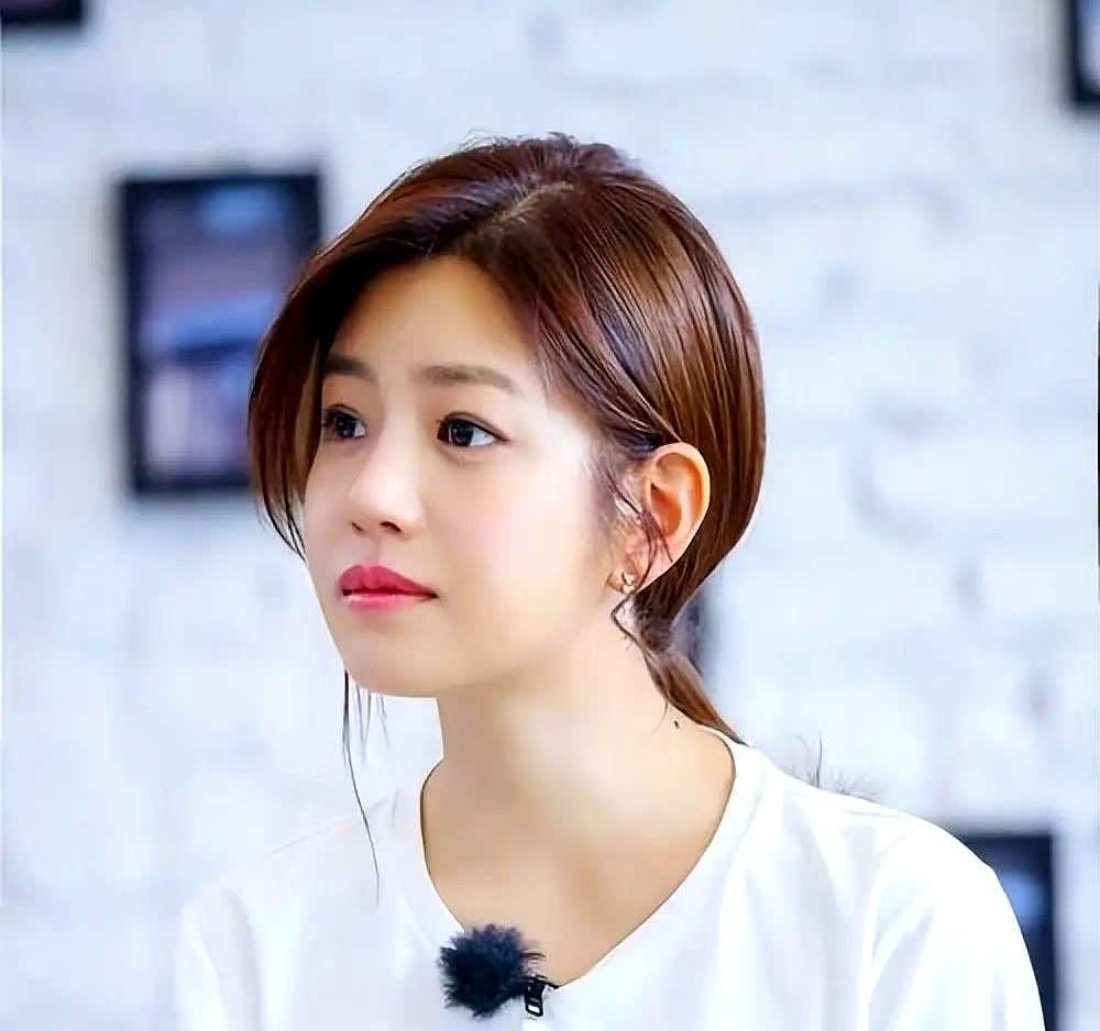 陈晓和陈妍希离婚的原因总算是弄清楚了。这事儿其实没什么复杂的。简