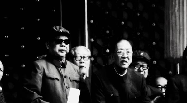 毛主席临终前夕调整人事，暂时免去叶帅主持军委工作的职权，彼时众人满心疑惑，多年过