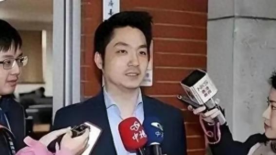 “你连中国人都不认，凭啥张罗把两蒋灵柩迁回大陆？”记者曾经一句话，蒋万安当场愣住