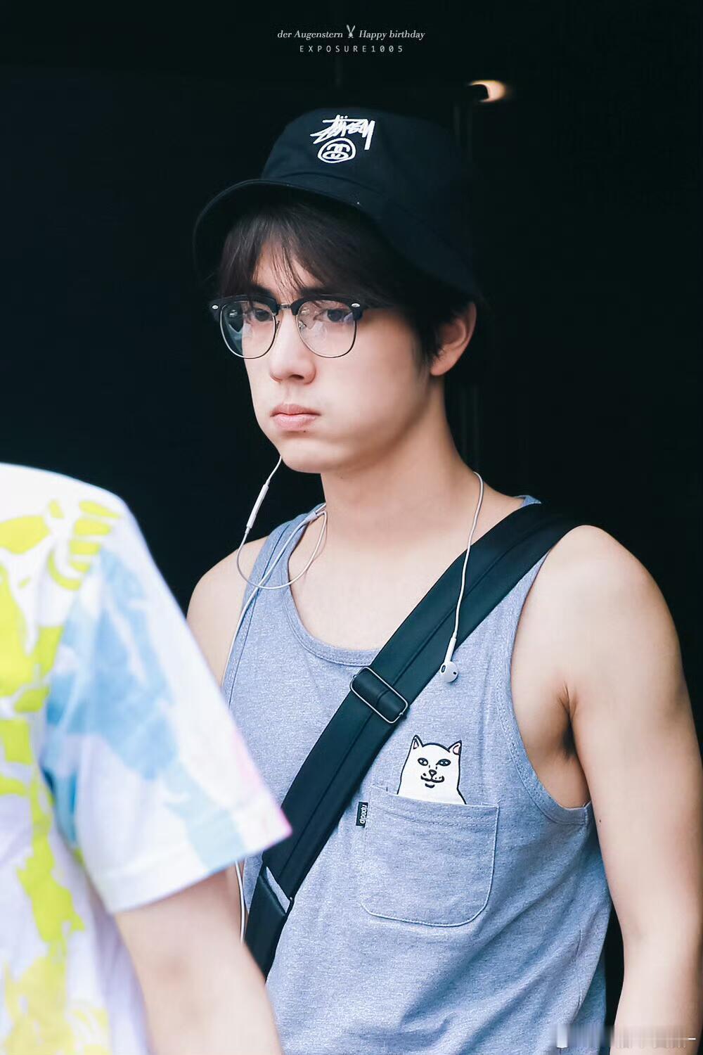 十年前的萌萌肖战😗😗🤲🏻🤲🏻​​​