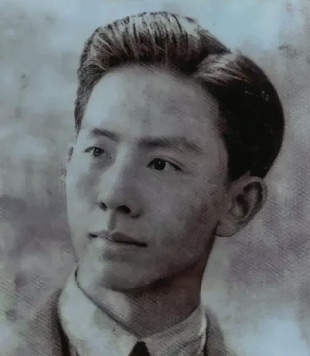 1948年，一名共产党成员不幸被捕，为了自保，他主动供出了一串包含12人的名单，