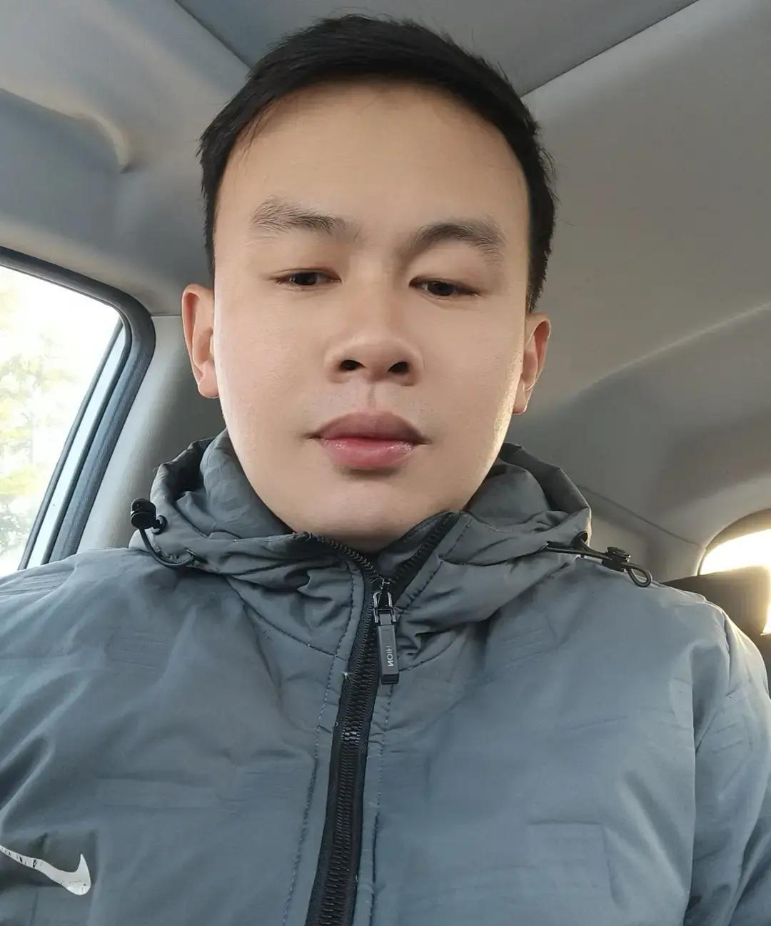 刷到条视频说属虎人天生四不爱：不拍马屁不欠人情不占便宜不麻烦别人。评论区一水儿