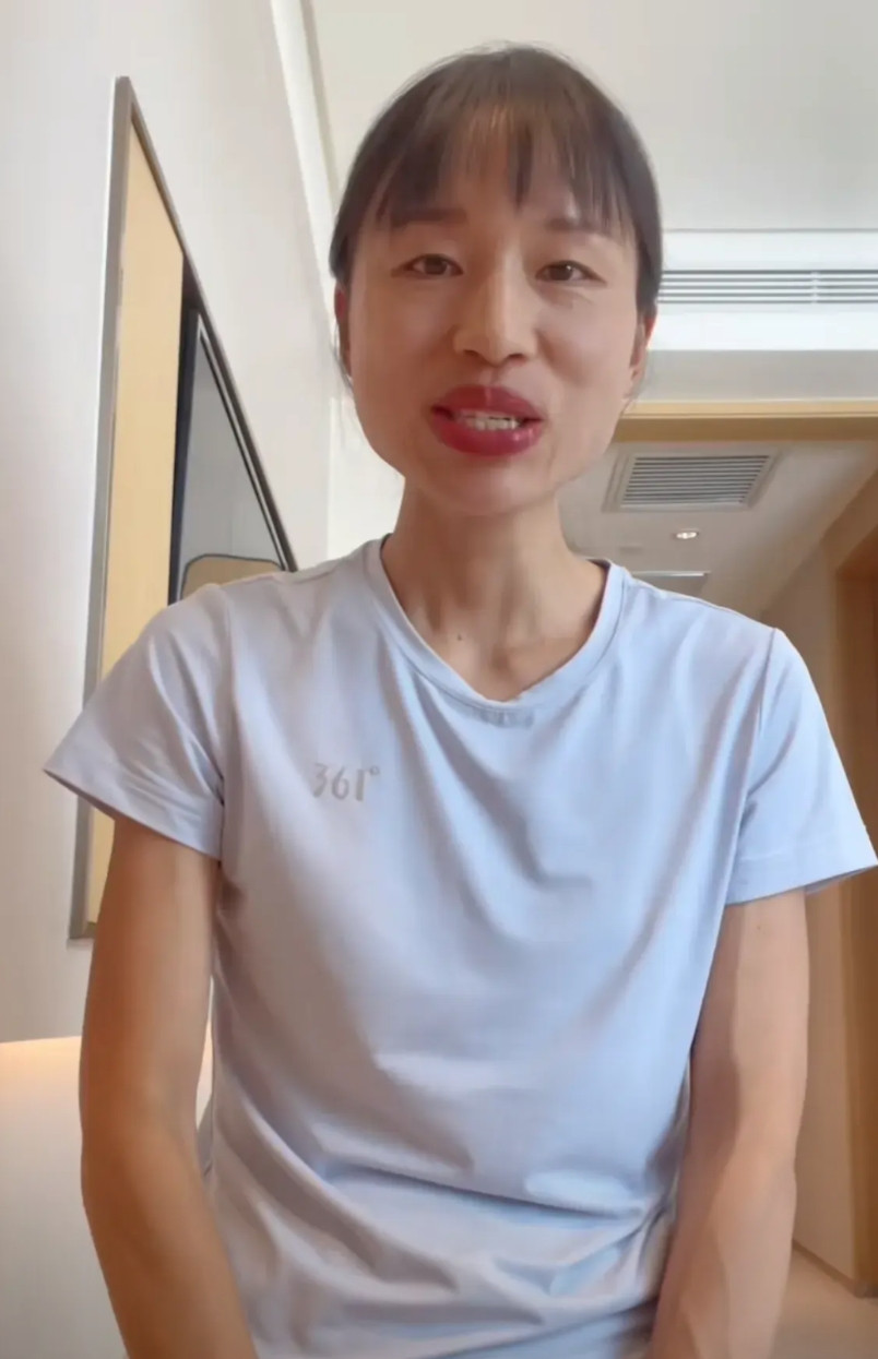 打工人真的很同情张水华的同事。她签约了361，出境都是这个牌子。然后361就