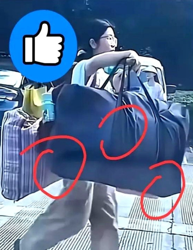 我用女儿的视角看了“挑扁担女孩”！我问我的女儿说：“假如我没时间去接你，你会