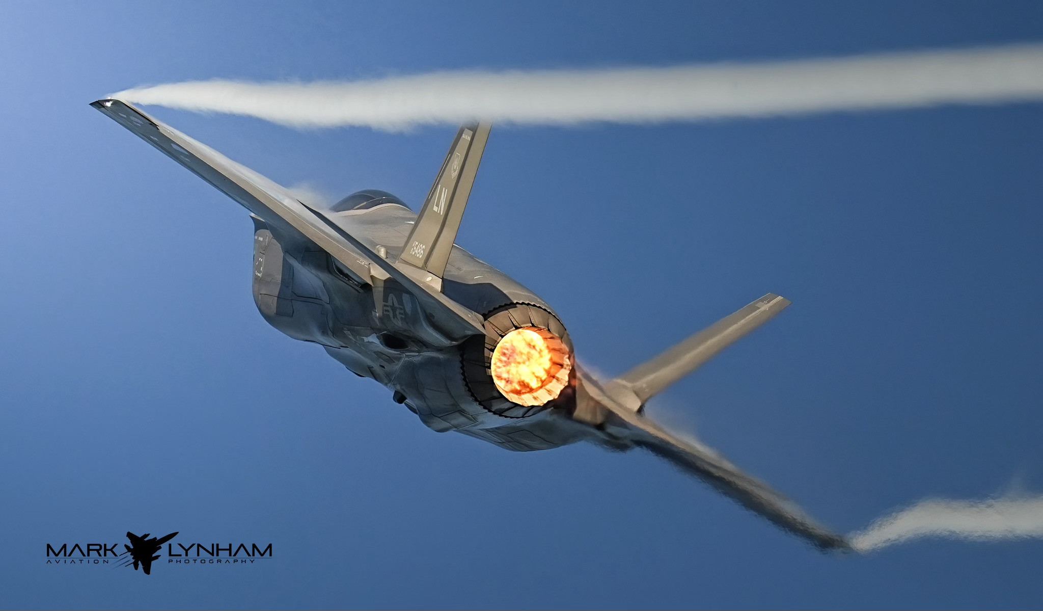 莱肯希思基地上空的靓仔们​​​