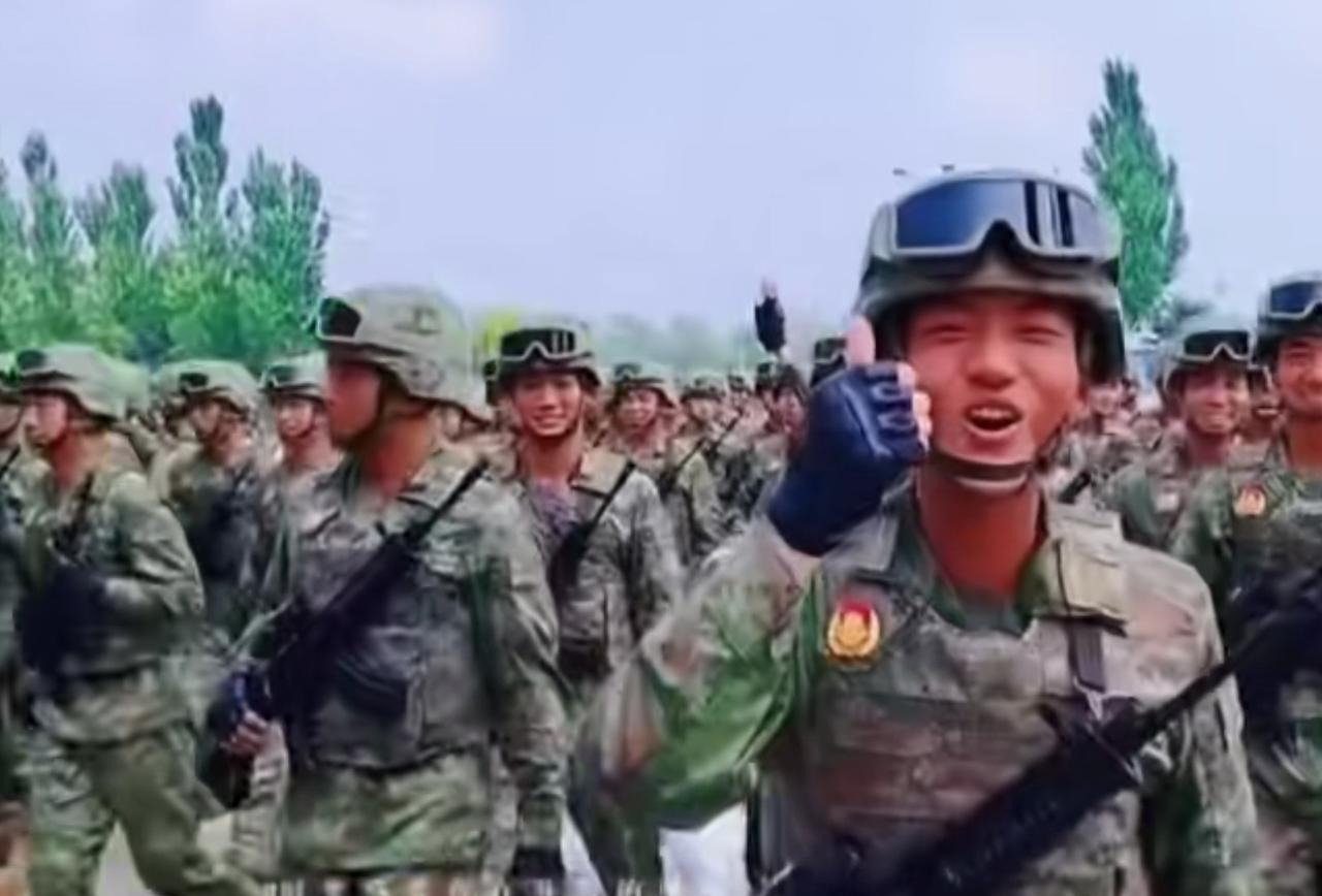 圆满完成任务，战士们的喜悦隔着屏幕都能感受到。阅兵是70分钟，但将士们在阅兵前
