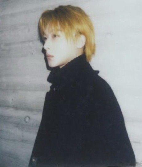 谁懂啊！张晚意这头黄毛直接杀疯了！本以为是正剧脸焊在身上，结果染完发一整个爱豆感