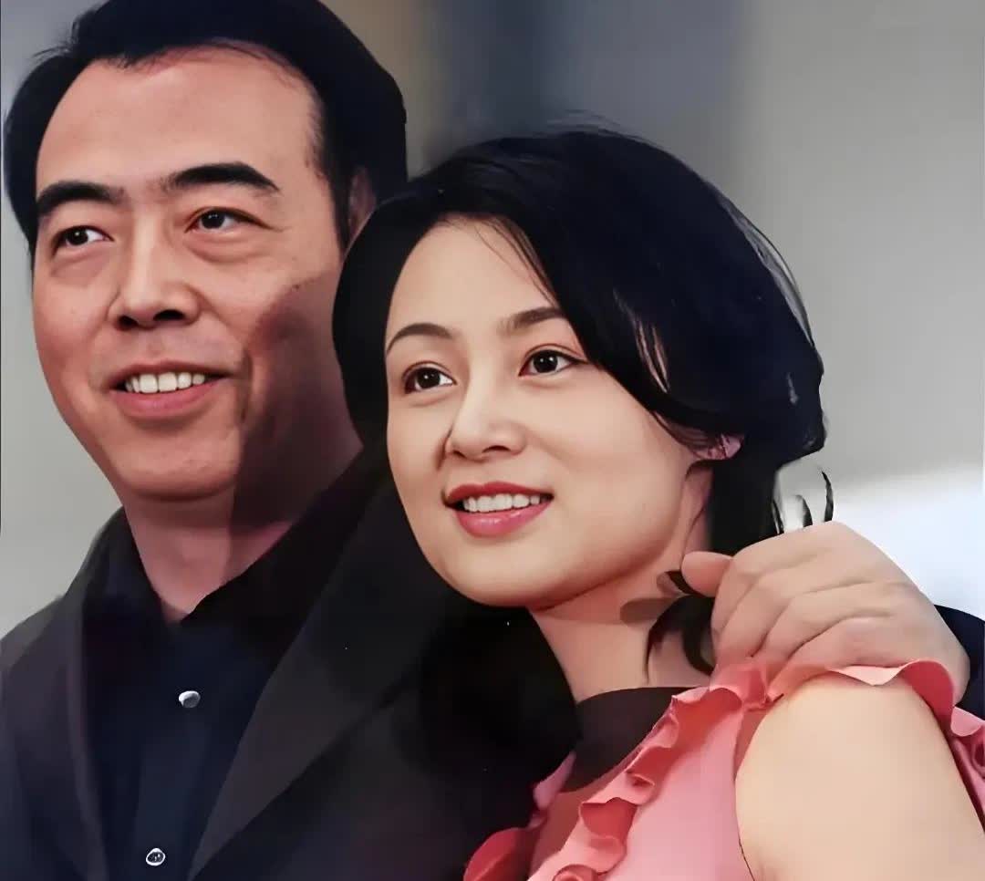 陈凯歌说，陈红的每一件衣服都是他买的。他去澳大利亚，一次性买回来30多件