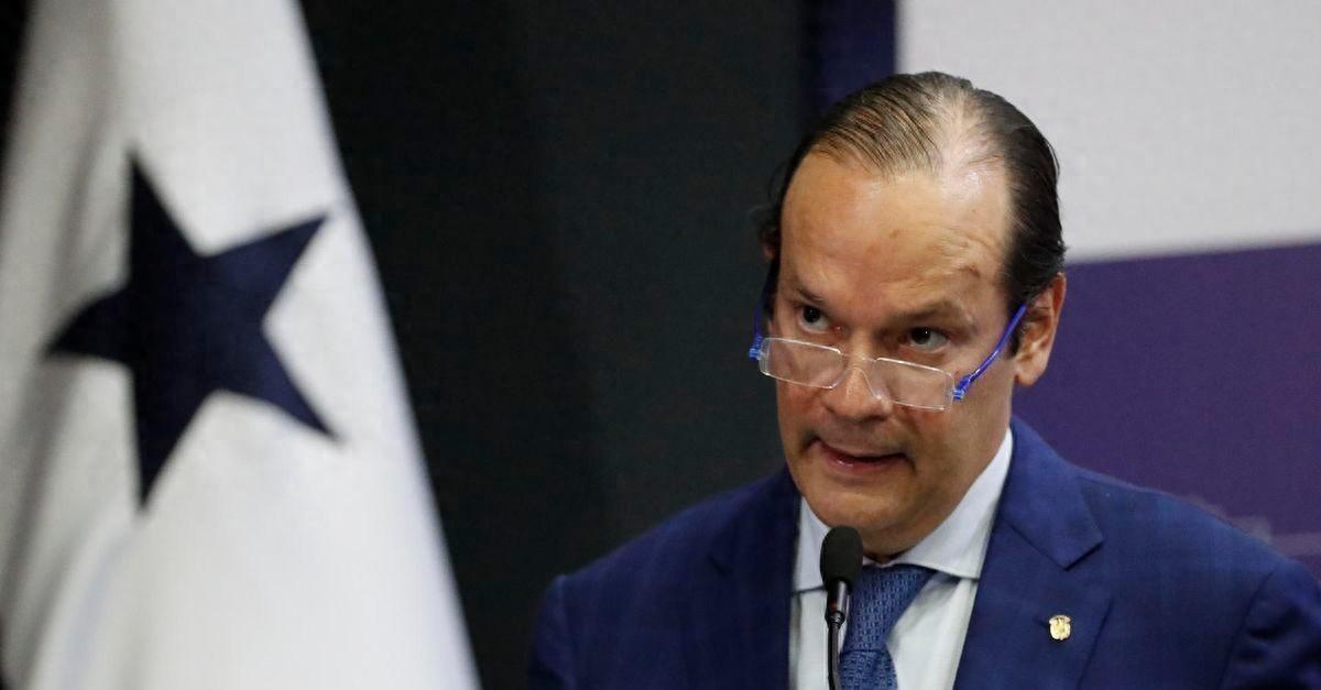 真是滑天下之大稽！中美洲那个靠着地利吃饭的小国巴拿马，最近就像热锅上的蚂蚁彻底急