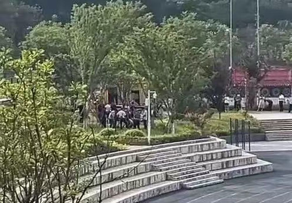 重庆高校大学生化粪池遇难事发地, 加装了警示牌