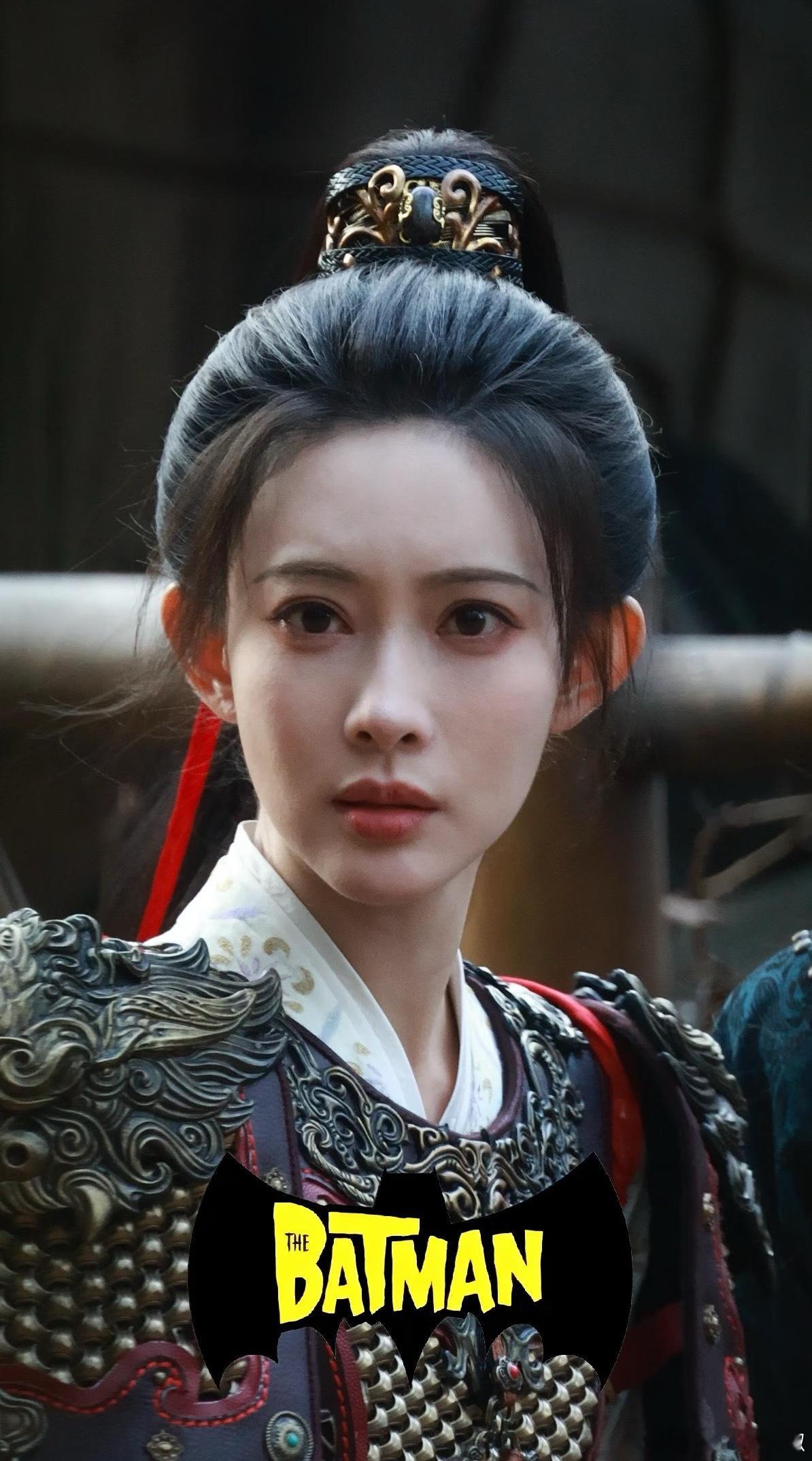 总觉得哪里别扭发包太大太圆了，她又瘦脸又小，再弄大发包就没有那么美观