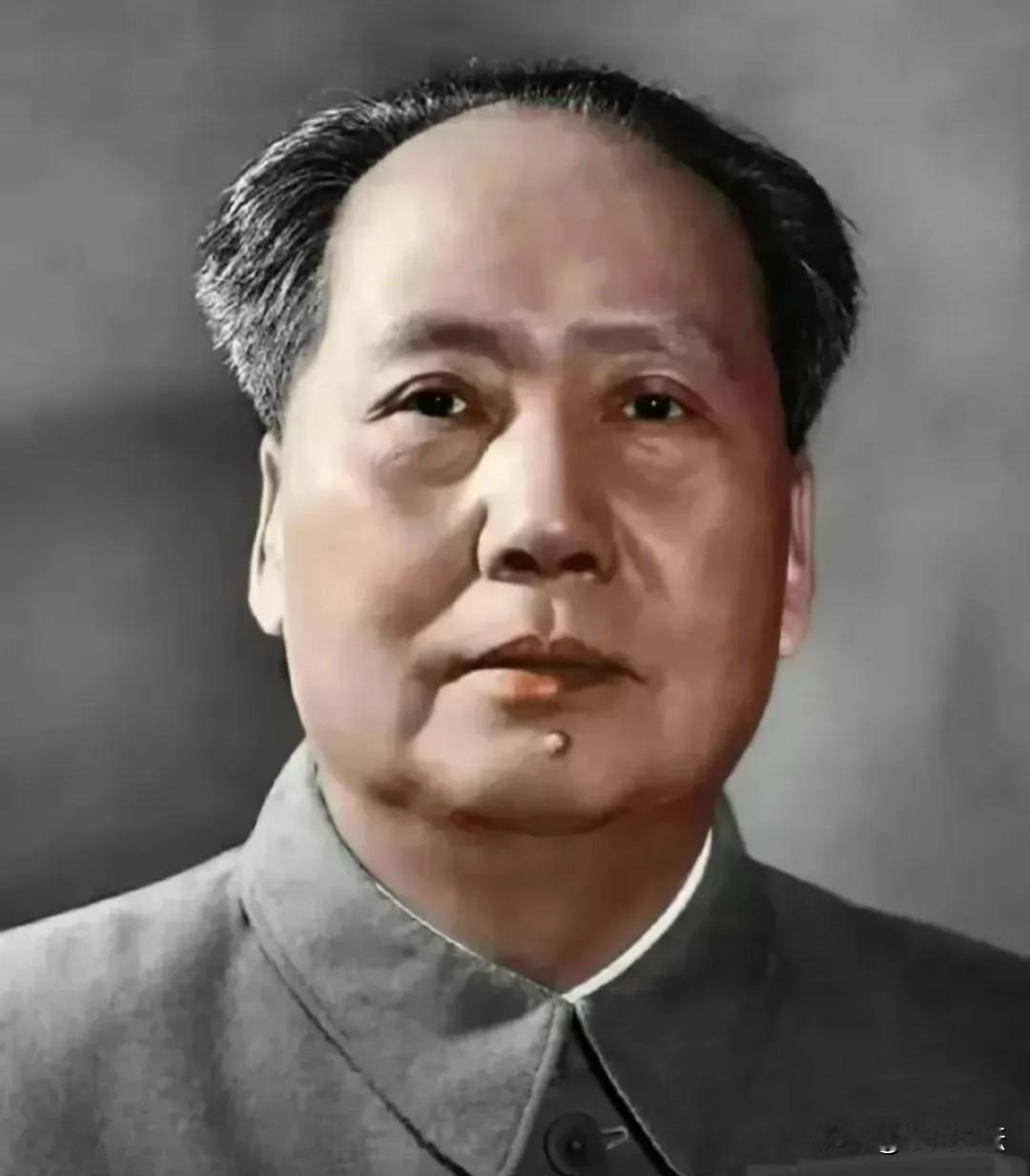 我不知道他是否伟大，我只知道他曾经“表里不一”！！！即使在开国大典这么重要的场合