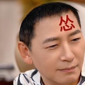 戴军当着镜头直接问周杰：“你以后老了，打算让谁给你送终？”这话问得够刁钻，换一般人早挂脸了。周杰倒也